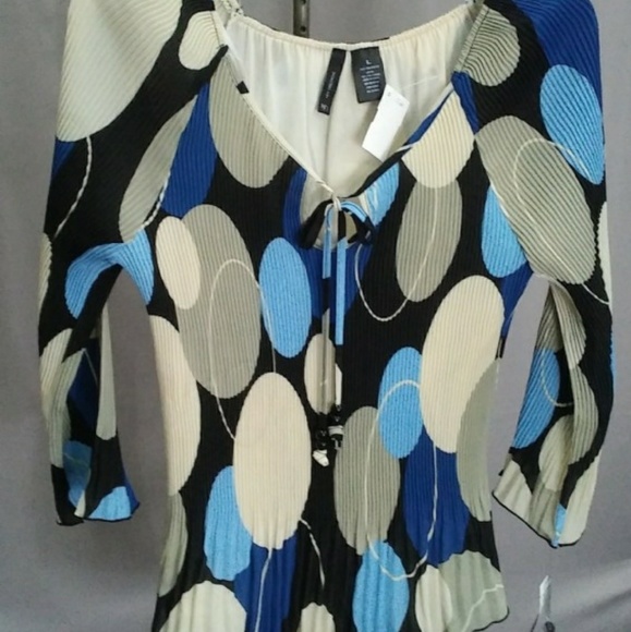 NEW DIRECTIONS Tops - NWT Pretty color combination blouse